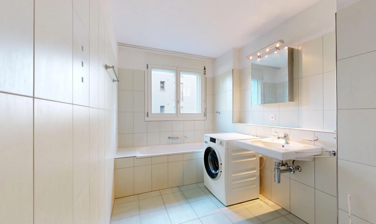 bad mit tile wall, fliesenwand, bad, tumbler, und komplettes badezimmer