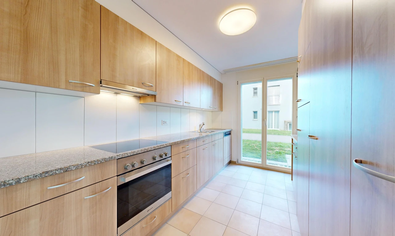 küche mit ofen, light floor, light countertops, stein arbeitsplatten, und stone countertops