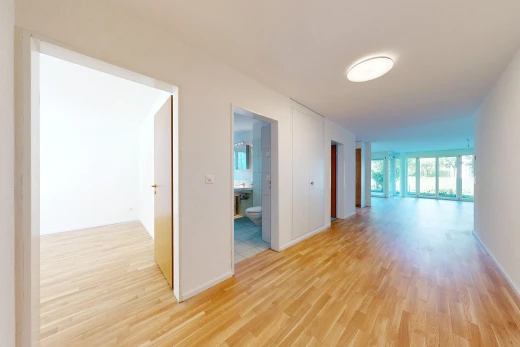 halle / korridor mit drywall, gipskartonwand, wood finish floor, holzfußboden, und inside property