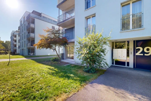 außenansicht mit apartment complex view, blick auf wohnanlage, und day time