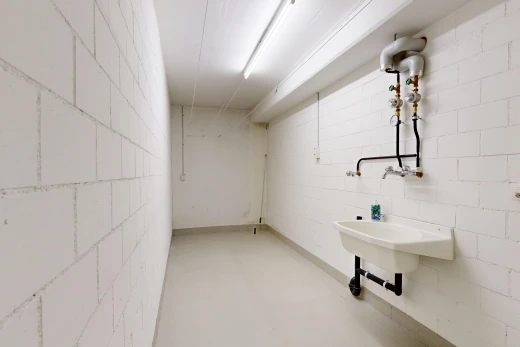 bad mit waschbecken und inside community