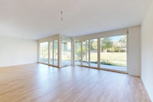 leerer raum mit drywall, gipskartonwand, wood finish floor, holzfußboden, und inside property