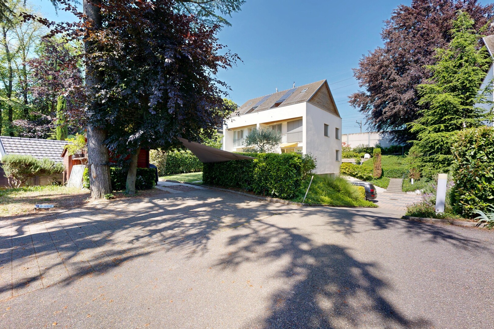 façade avec property visible et day time