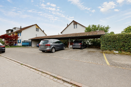 façade avec day time et parking