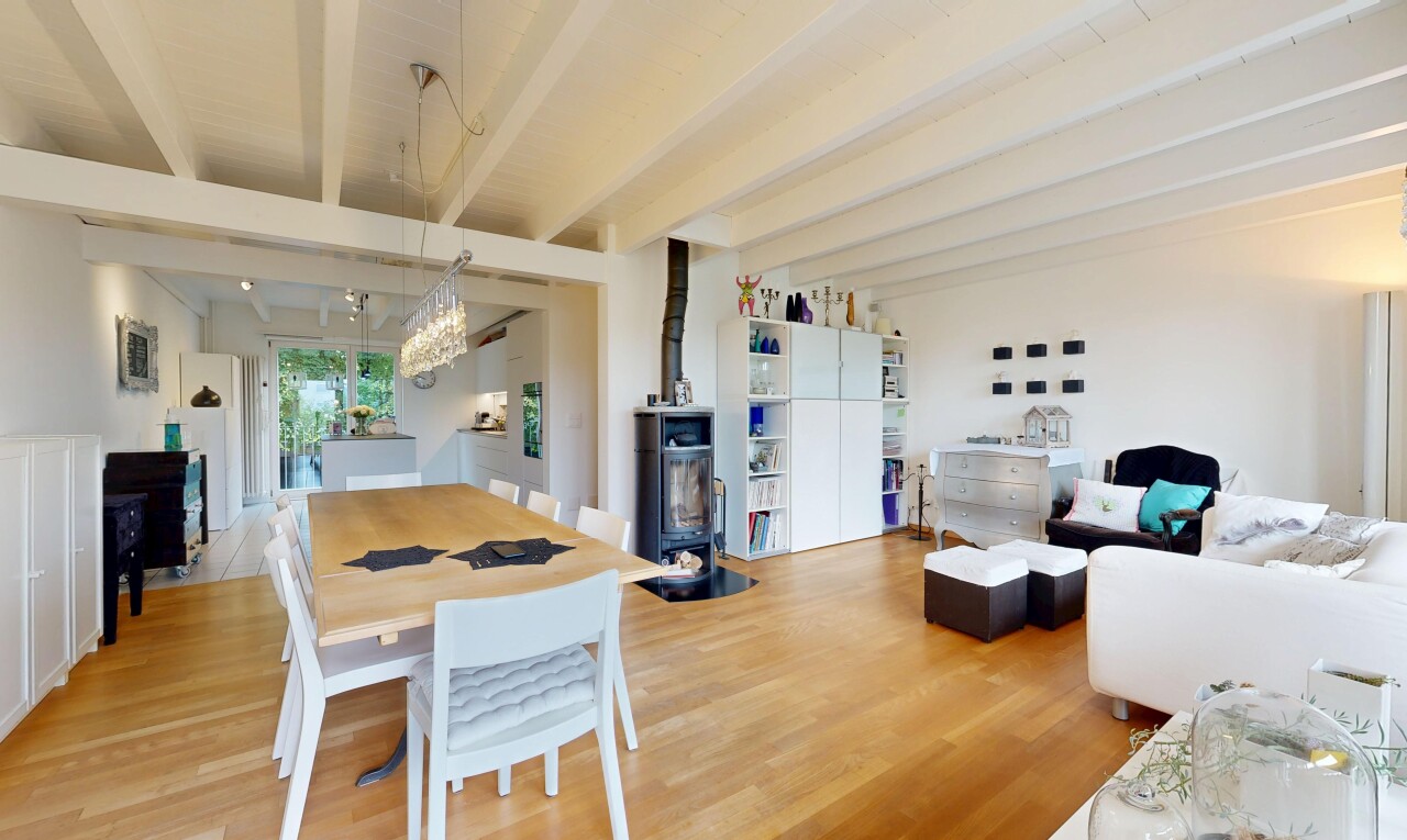 wohn- / esszimmer mit balkendecke, beamed ceiling, high end ceiling, gipskartonwand, und drywall