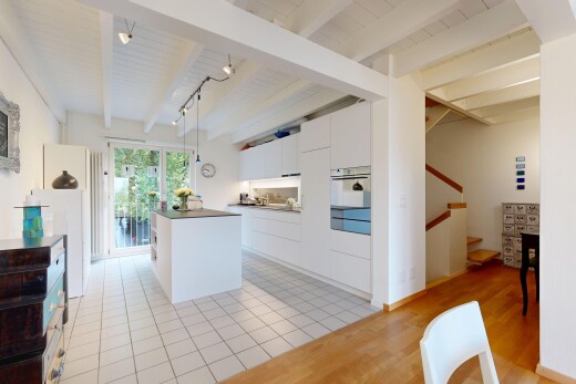 küche mit white cabinets, weiße schränke, light floor, treppen, und flat panel cabinets