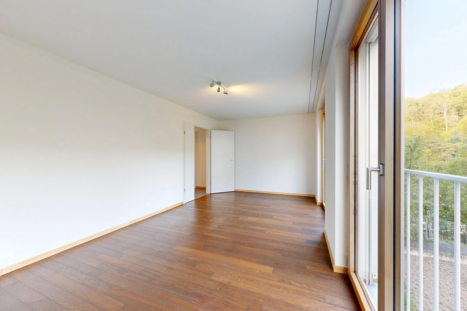 pièce vide avec cloison sèche, drywall, sol en finition bois, wood finish floor, et accès à l'extérieur