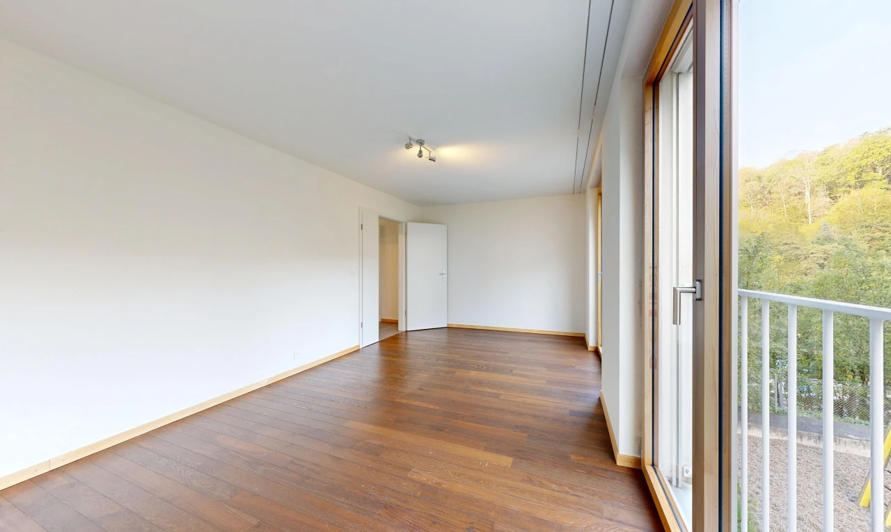 pièce vide avec cloison sèche, drywall, sol en finition bois, wood finish floor, et accès à l'extérieur
