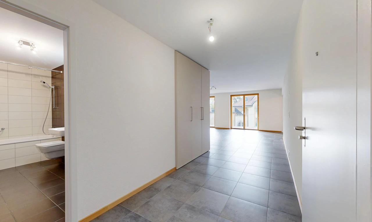 couloir avec cloison sèche, drywall, inside property, plinthes murales, et baseboards wall