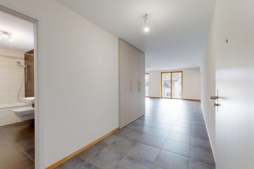 couloir avec cloison sèche, drywall, inside property, plinthes murales, et baseboards wall