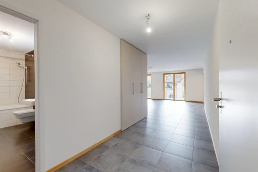 couloir avec cloison sèche, drywall, inside property, plinthes murales, et baseboards wall