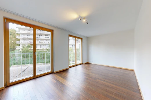 pièce vide avec accès à l'extérieur, cloison sèche, drywall, plinthes murales, et baseboards wall