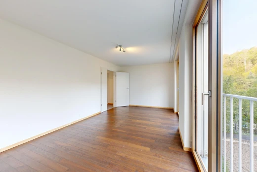 pièce vide avec cloison sèche, drywall, sol en finition bois, wood finish floor, et accès à l'extérieur