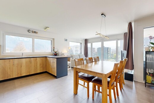 esszimmer mit inside property, light floor, natürliches licht, natural light, und waschbecken