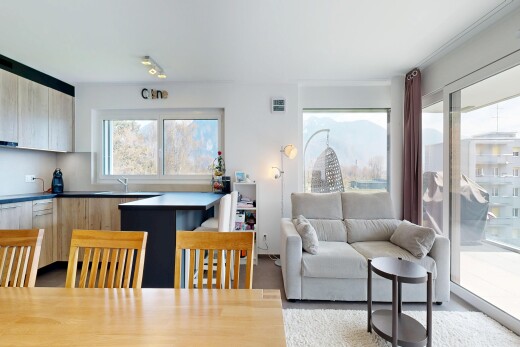 wohn- / esszimmer mit drywall, gipskartonwand, inside property, natural light, und natürliches licht