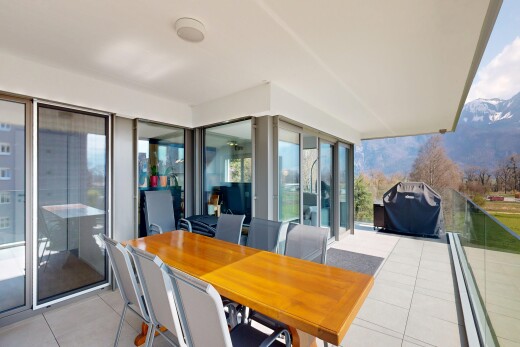 esszimmer mit fliesenboden, tile floor, natürliches licht, natural light, und day time