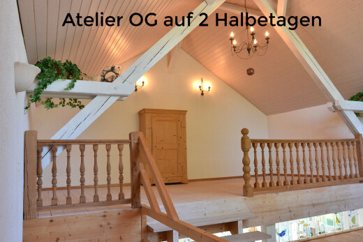 treppe mit holzfußboden, wood finish floor, gipskartonwand, drywall, und balkendecke