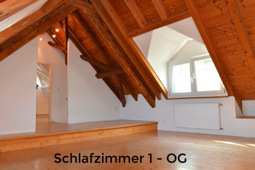 leerer raum mit kühler, inside property, gipskartonwand, drywall, und holzfußboden