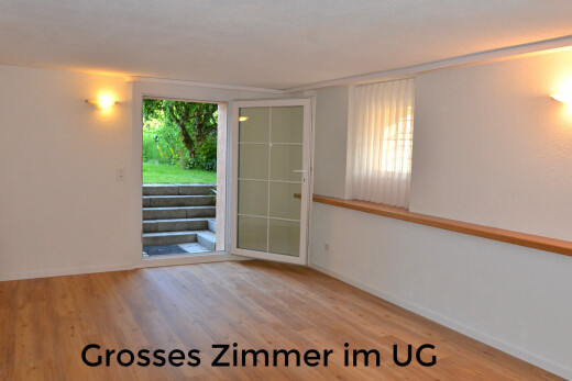 leerer raum mit wood finish floor, holzfußboden, inside property, drywall, und gipskartonwand