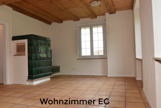 leerer raum mit holzdecke, wood ceiling, balkendecke, beamed ceiling, und inside property