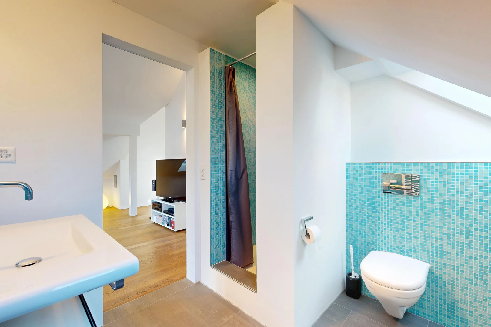 bad mit dusche, komplettes badezimmer, gipskartonwand, drywall, und fernseher