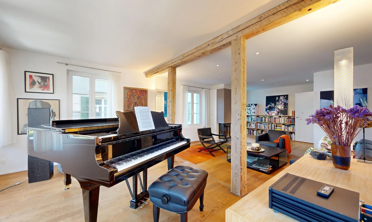 wohnzimmer mit einbauleuchten, wood finish floor, holzfußboden, inside property, und drywall