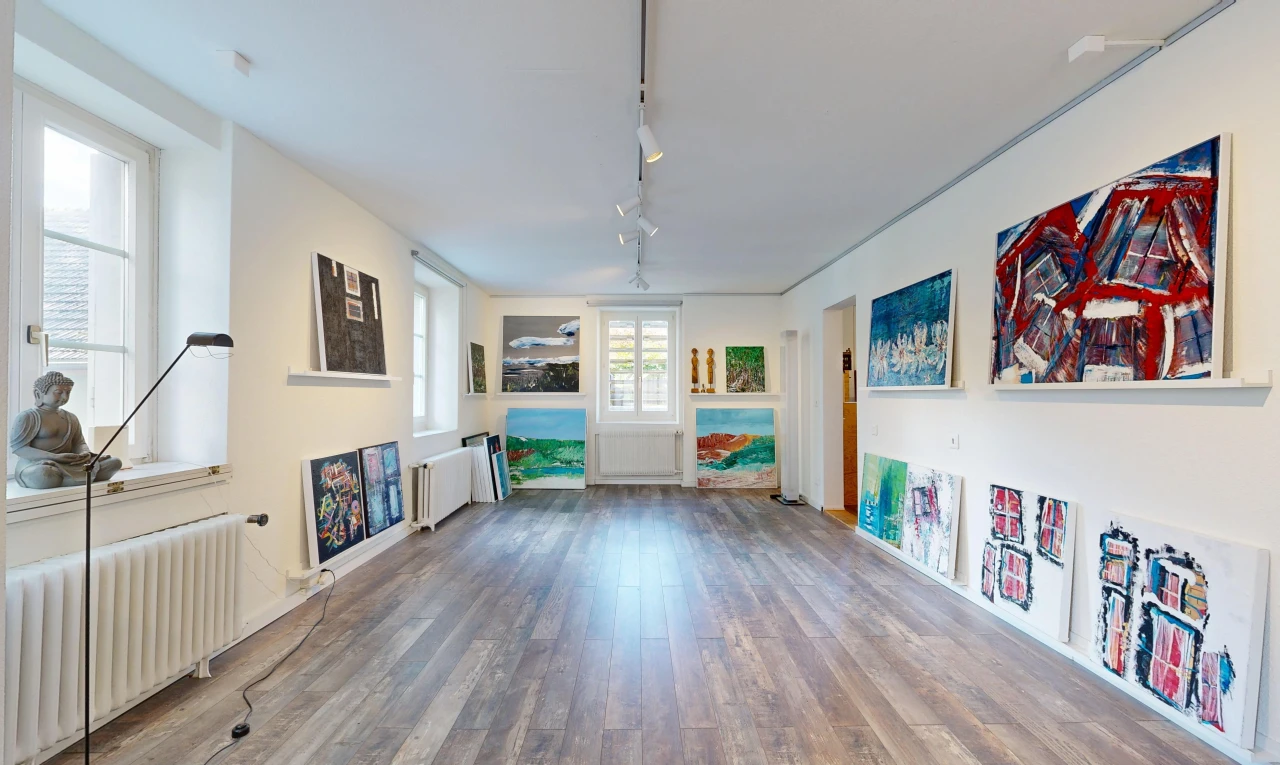 halle / korridor mit kühler, drywall, gipskartonwand, wood finish floor, und holzfußboden