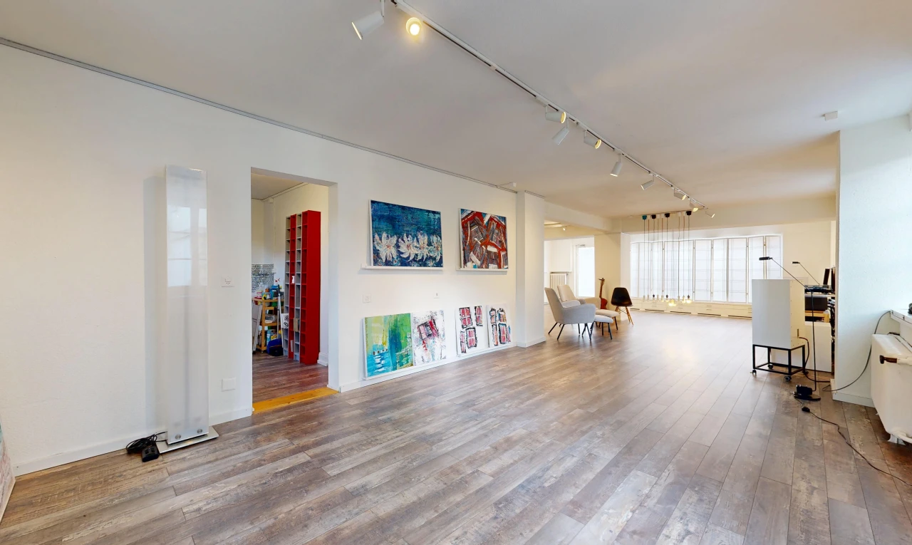 leerer raum mit deckenbeleuchtung, drywall, gipskartonwand, wood finish floor, und holzfußboden
