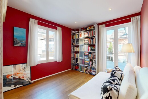 wohnzimmer mit einbauleuchten, drywall, gipskartonwand, wood finish floor, und holzfußboden
