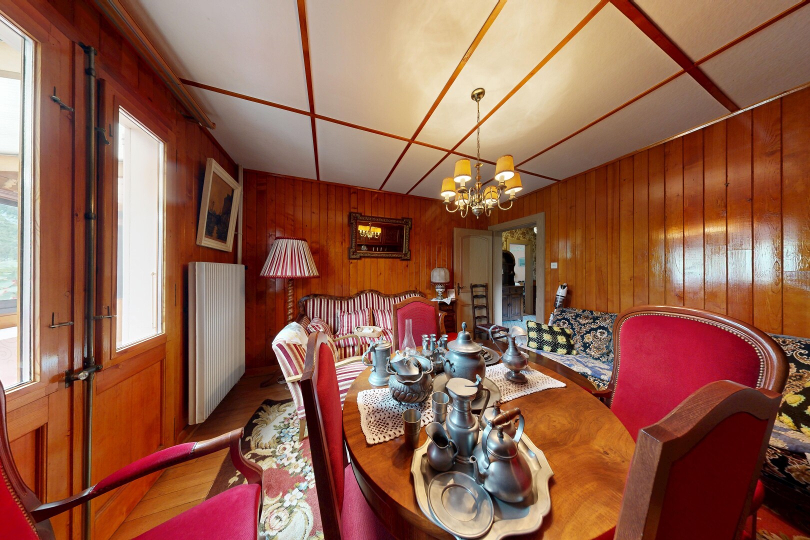esszimmer mit dated wood wall, holzwand, wood wall, und inside property
