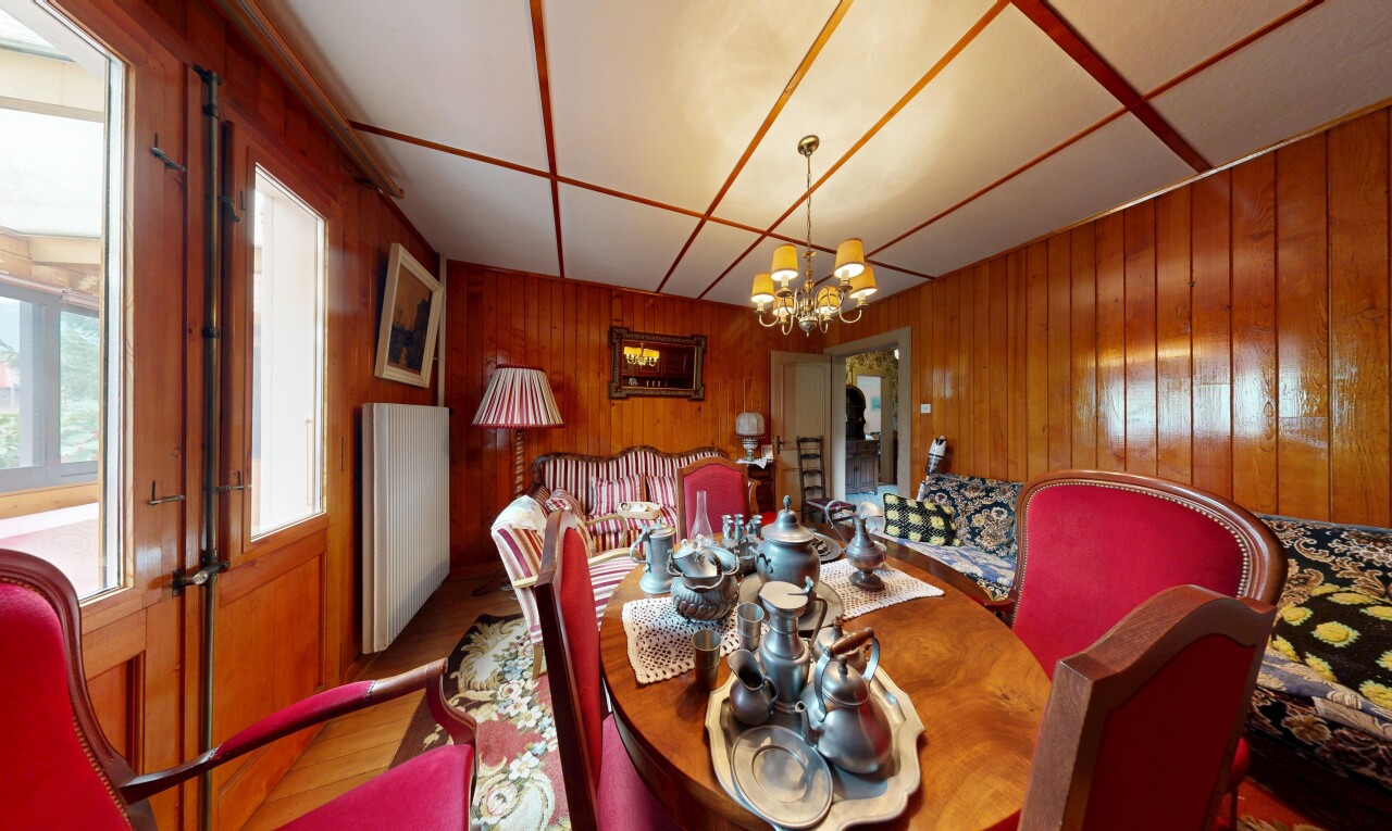 esszimmer mit dated wood wall, holzwand, wood wall, und inside property