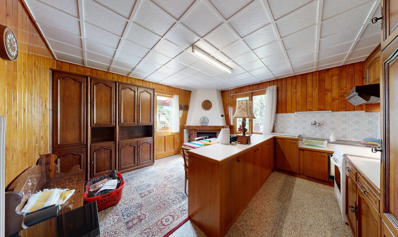 küche mit kamin, arbeitsplatten, light countertops, herd, und küchentheke