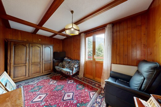 wohnzimmer mit dated wood wall, balkendecke, beamed ceiling, holzwand, und wood wall