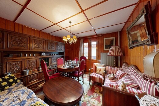 wohn- / esszimmer mit wood wall, holzwand, dated wood wall, und inside property