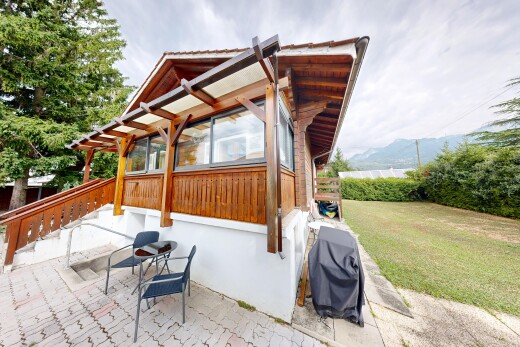 terrasse mit grill, from property, rasen, overcast, und terrasse