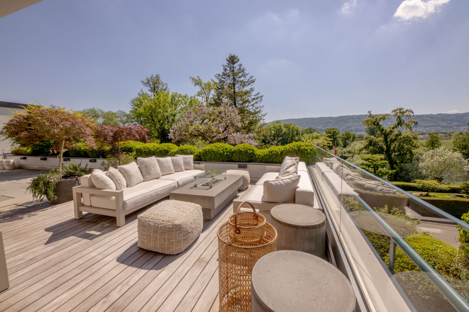 terrasse avec from property, espace de vie extérieur, terrasse, et day time