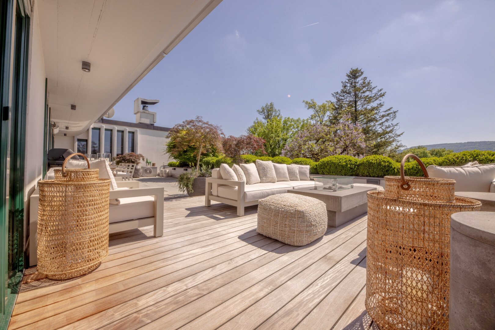 terrasse avec terrasse, espace de vie extérieur, from property, et day time