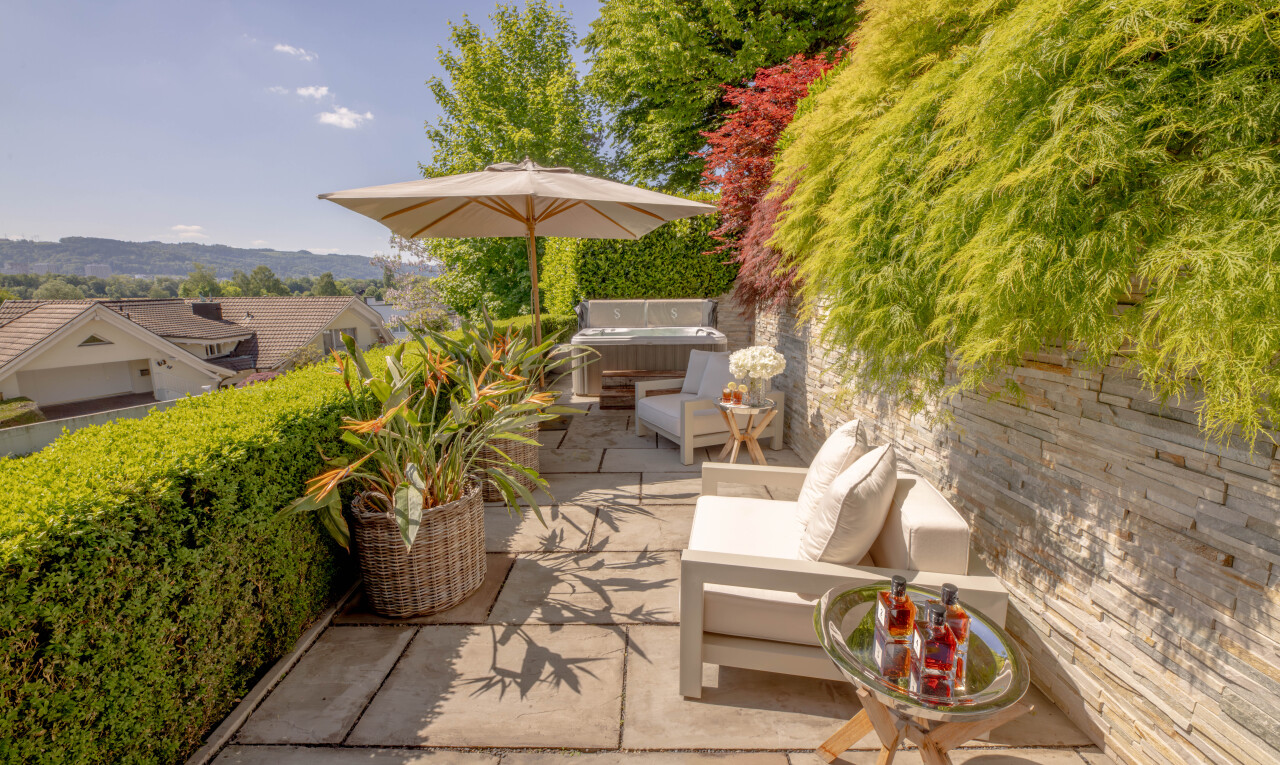 terrasse avec espace de vie extérieur, day time, terrasse, et from property