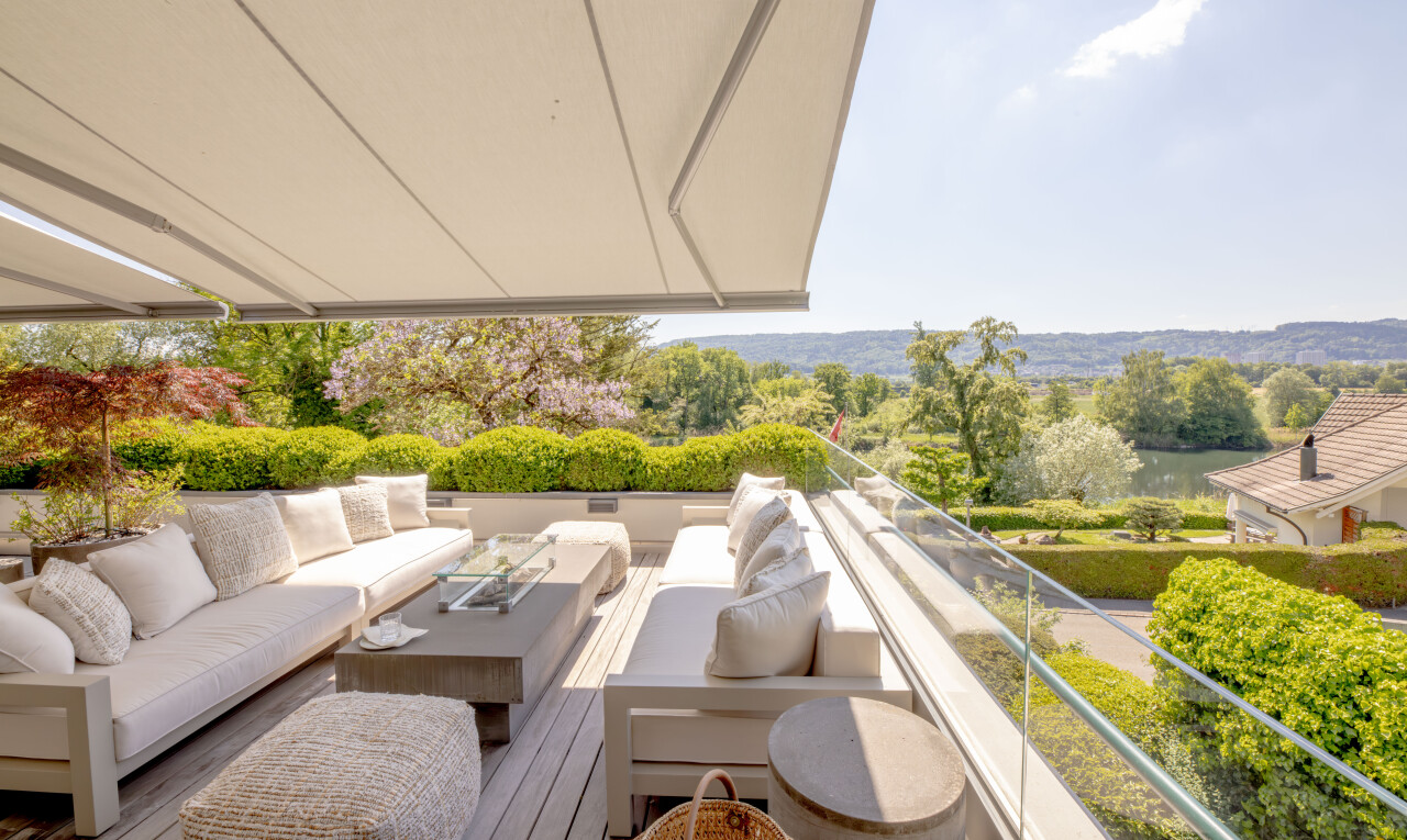 terrasse avec from property, espace de vie extérieur, terrasse, et day time