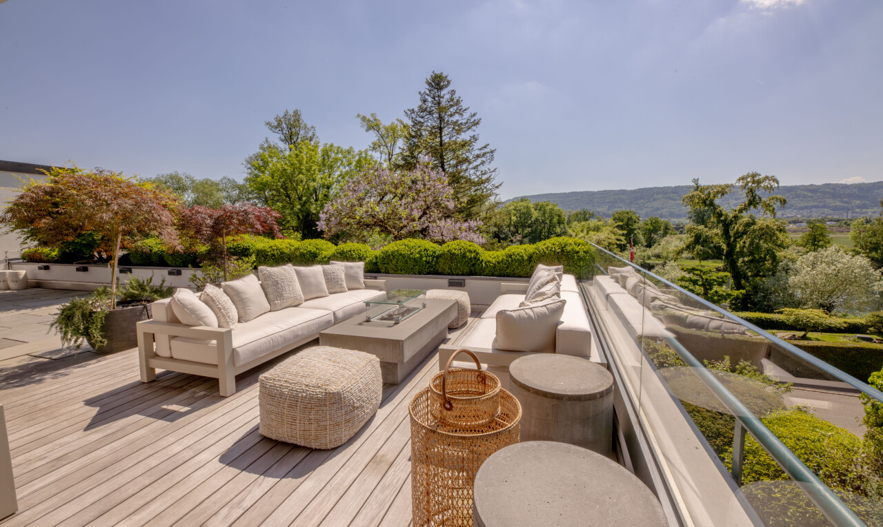 terrasse avec from property, espace de vie extérieur, terrasse, et day time