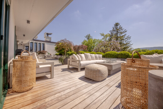 terrasse avec terrasse, espace de vie extérieur, from property, et day time