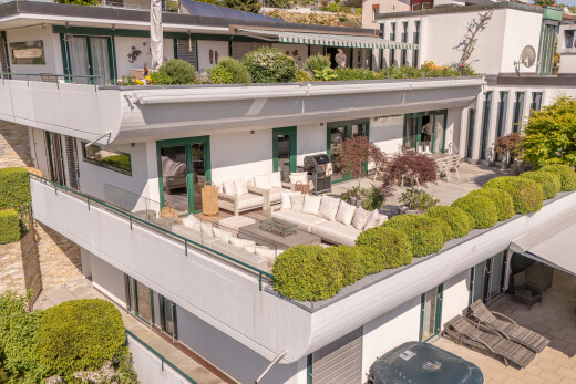 außenansicht mit wohnraum im freien, stuckverkleidung, terrasse, und property visible