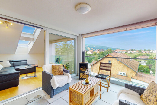 wohnzimmer mit dachfenster, day time, natural light, natürliches licht, und holzofen