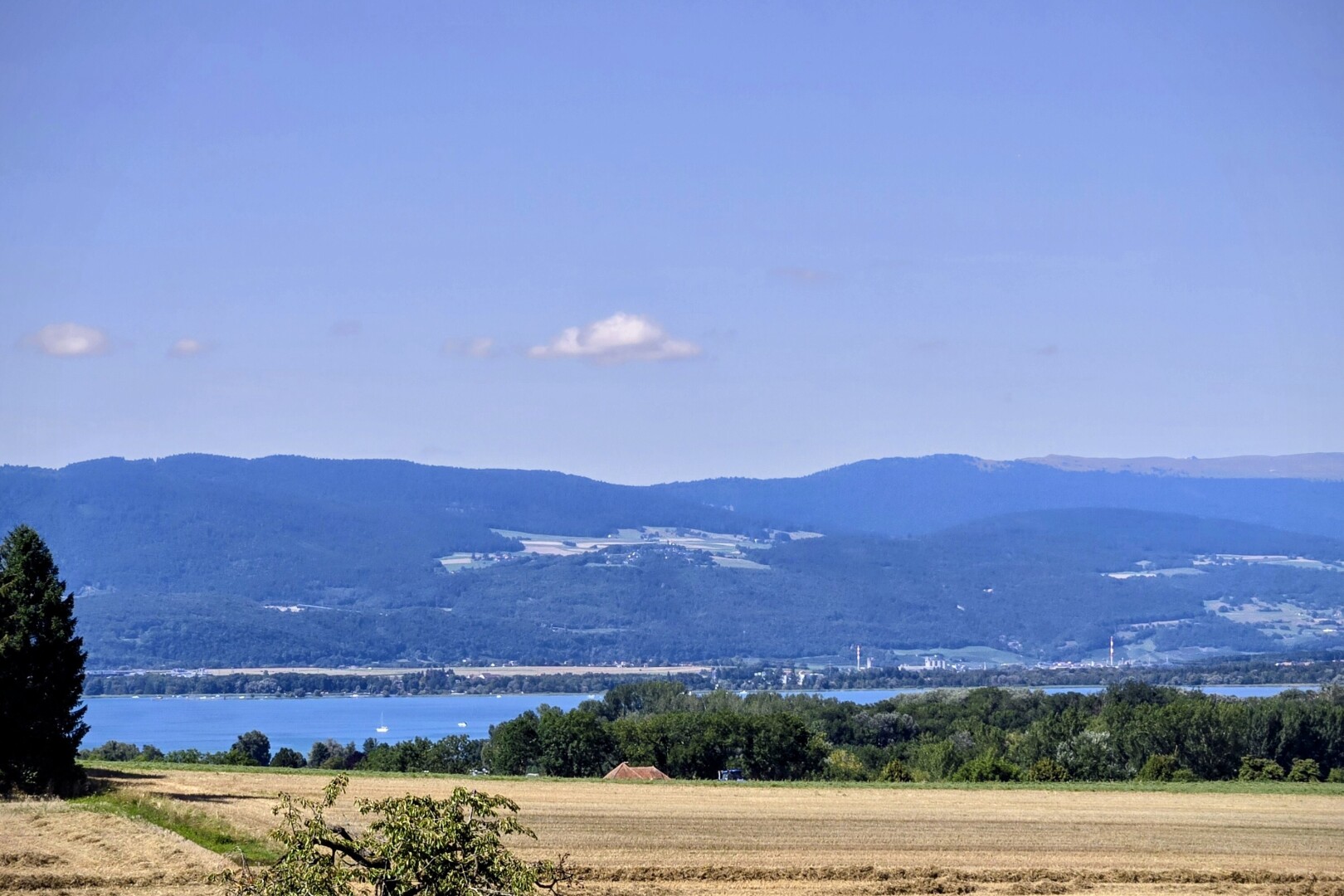 blick auf die berge mit blick auf die berge, mountain view, day time, seesicht, und water view