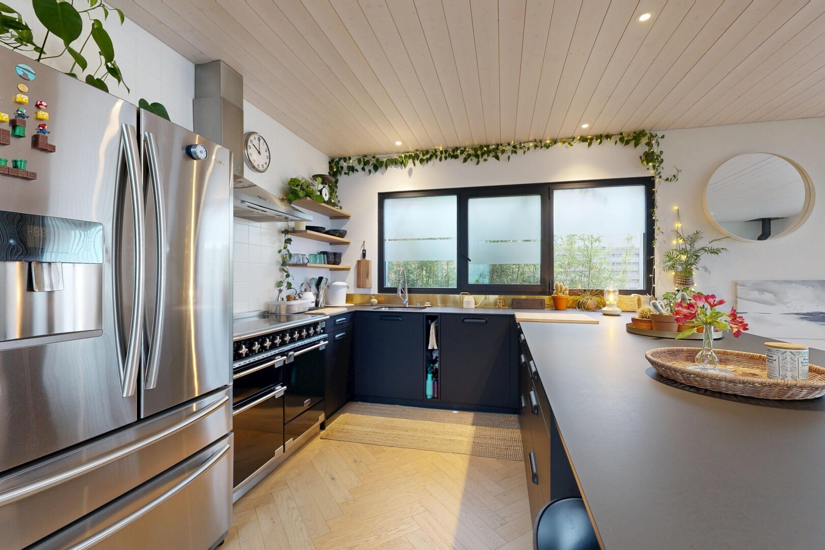 küche mit kühlschrank, recessed lighting, einbauleuchten, herd, und inside property