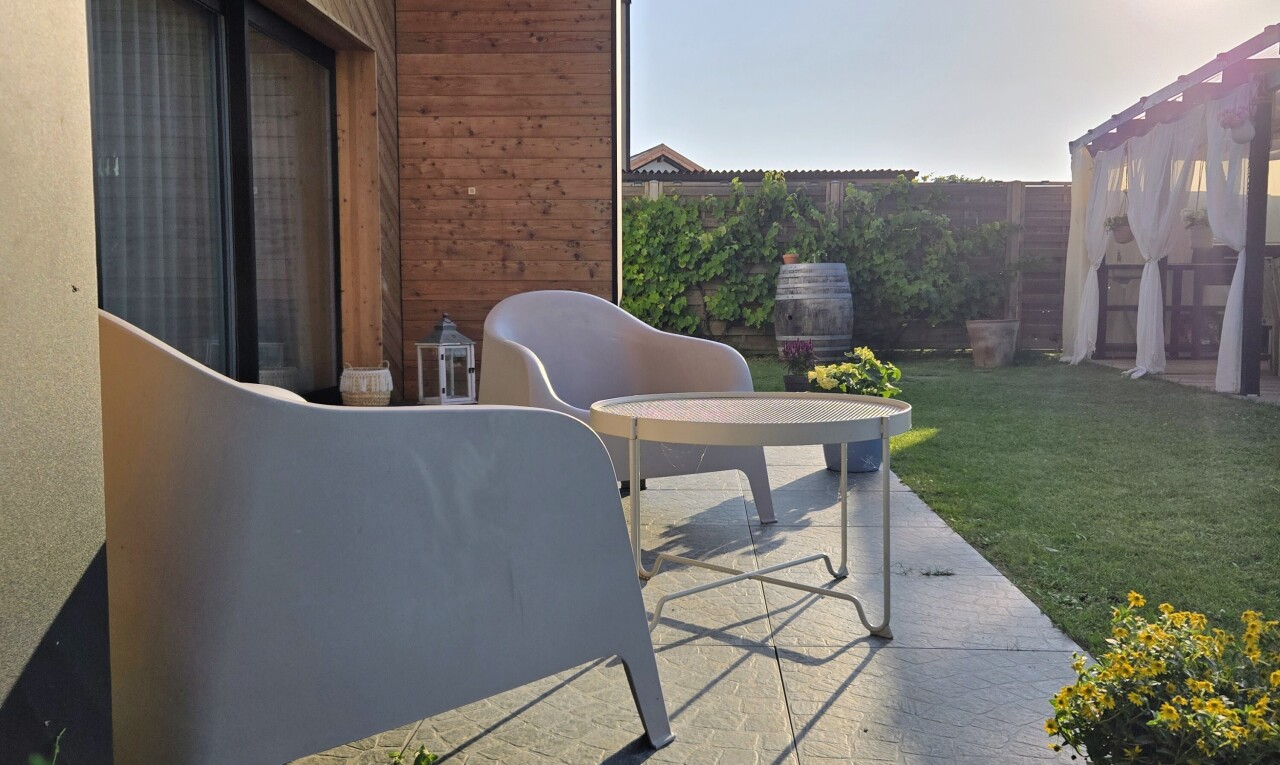 terrasse mit terrasse, rasen, from property, und zaun