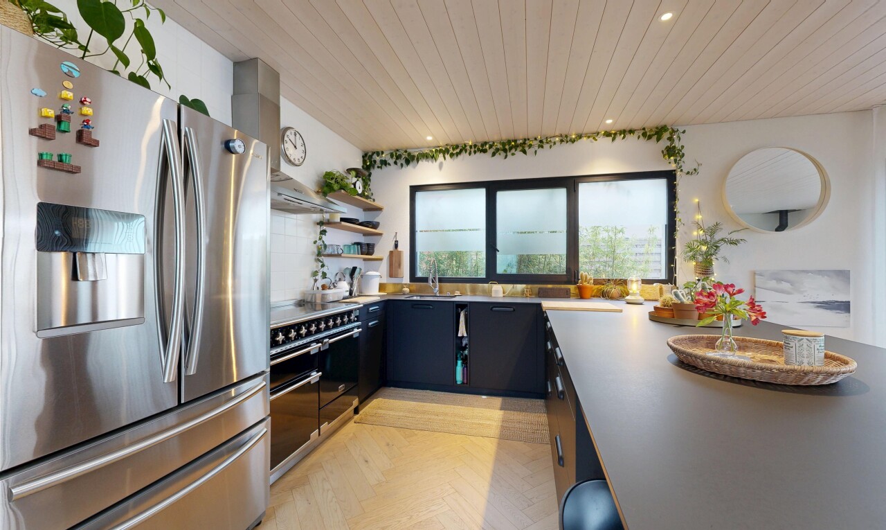 küche mit kühlschrank, recessed lighting, einbauleuchten, herd, und inside property