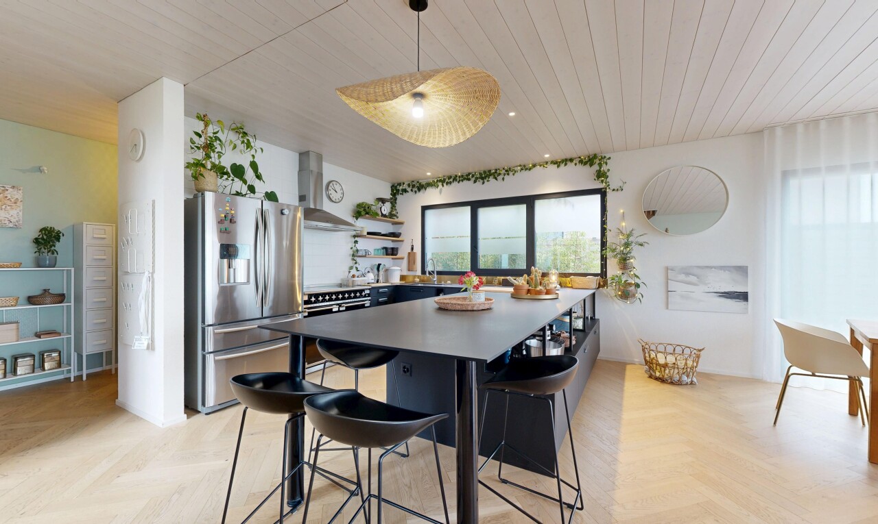 küche mit parquet floor, kühlschrank, dunstabzugshaube, gipskartonwand, und drywall