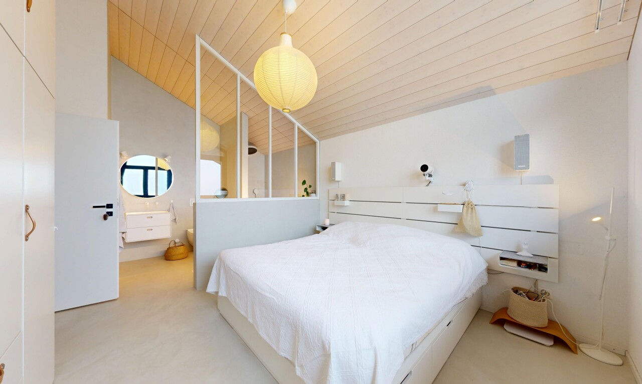 zimmer / schlafzimmer mit inside property, drywall, gipskartonwand, vaulted ceiling, und dachschräge