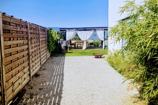 terrasse mit zaun, from property, und day time